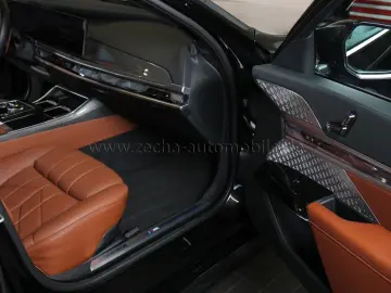 BMW M760 e xDr.ExecLounge.AHK.PanoSkyLounge.FondEnt.