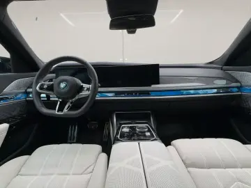 BMW M760 e xDrive Pano B&W Executive Lounge mit TV