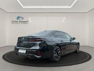 BMW M760 e xDrive Pano B&W Executive Lounge mit TV