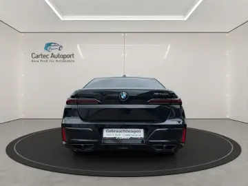 BMW M760 e xDrive Pano B&W Executive Lounge mit TV