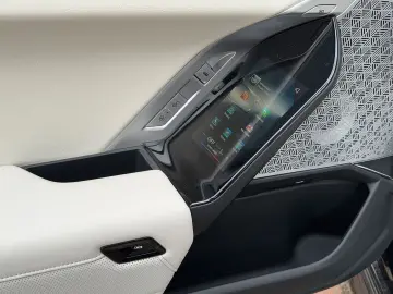 BMW M760 e xDrive Pano B&W Executive Lounge mit TV