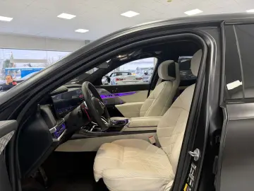 BMW M760 e xD M Performance Executive-P Fond-Ent TV
