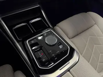 BMW M760 e xD M Performance Executive-P Fond-Ent TV