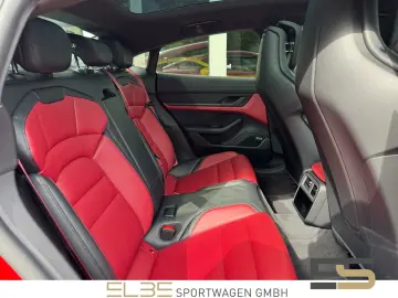 PORSCHE Taycan Turbo GARANTIE 05 26 PANO BOSE MATRIX 360