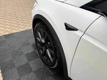 TESLA MODEL X PLAID   HARWARE 4   6SEAT   CYBERSTREAM