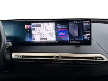 BMW iX xDrive40 SPORTPAKET 22 ZOLL LED KAMERA NAVI