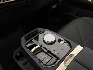 BMW iX xDrive40 SPORTPAKET 22 ZOLL LED KAMERA NAVI