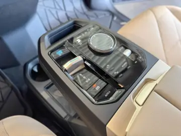 BMW iX xDrive40 H&K SHZ AHK 360 Kamera Temp SOH 100%