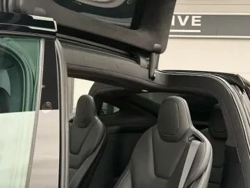 TESLA MODEL X PLAID   HARWARE 4   6SEAT   CYBERSTREAM