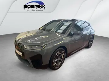 BMW iX xDrive40 Sportpaket AHK Pano Soft-Close Laser