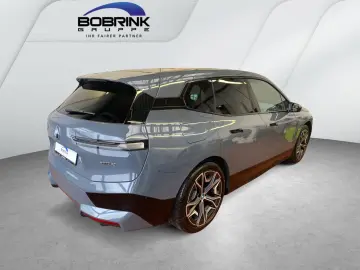 BMW iX xDrive40 Sportpaket AHK Pano Soft-Close Laser