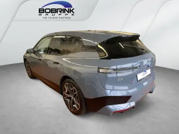 BMW iX xDrive40 Sportpaket AHK Pano Soft-Close Laser