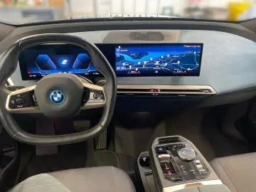 BMW iX xDrive40 Sportpaket AHK Pano Soft-Close Laser