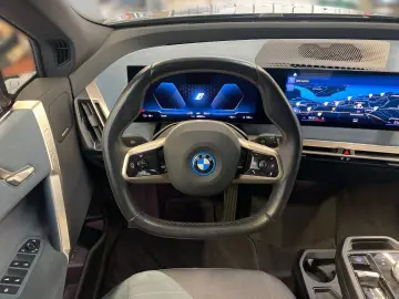 BMW iX xDrive40 Sportpaket AHK Pano Soft-Close Laser