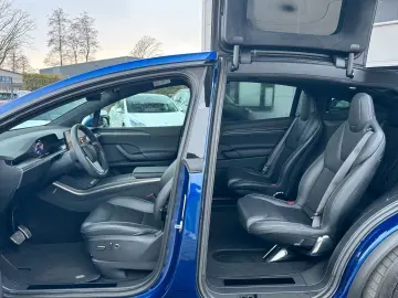 TESLA MODEL X PLAID   HARWARE 4   6SEAT   22