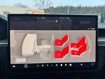 TESLA MODEL X PLAID   HARWARE 4   6SEAT   22