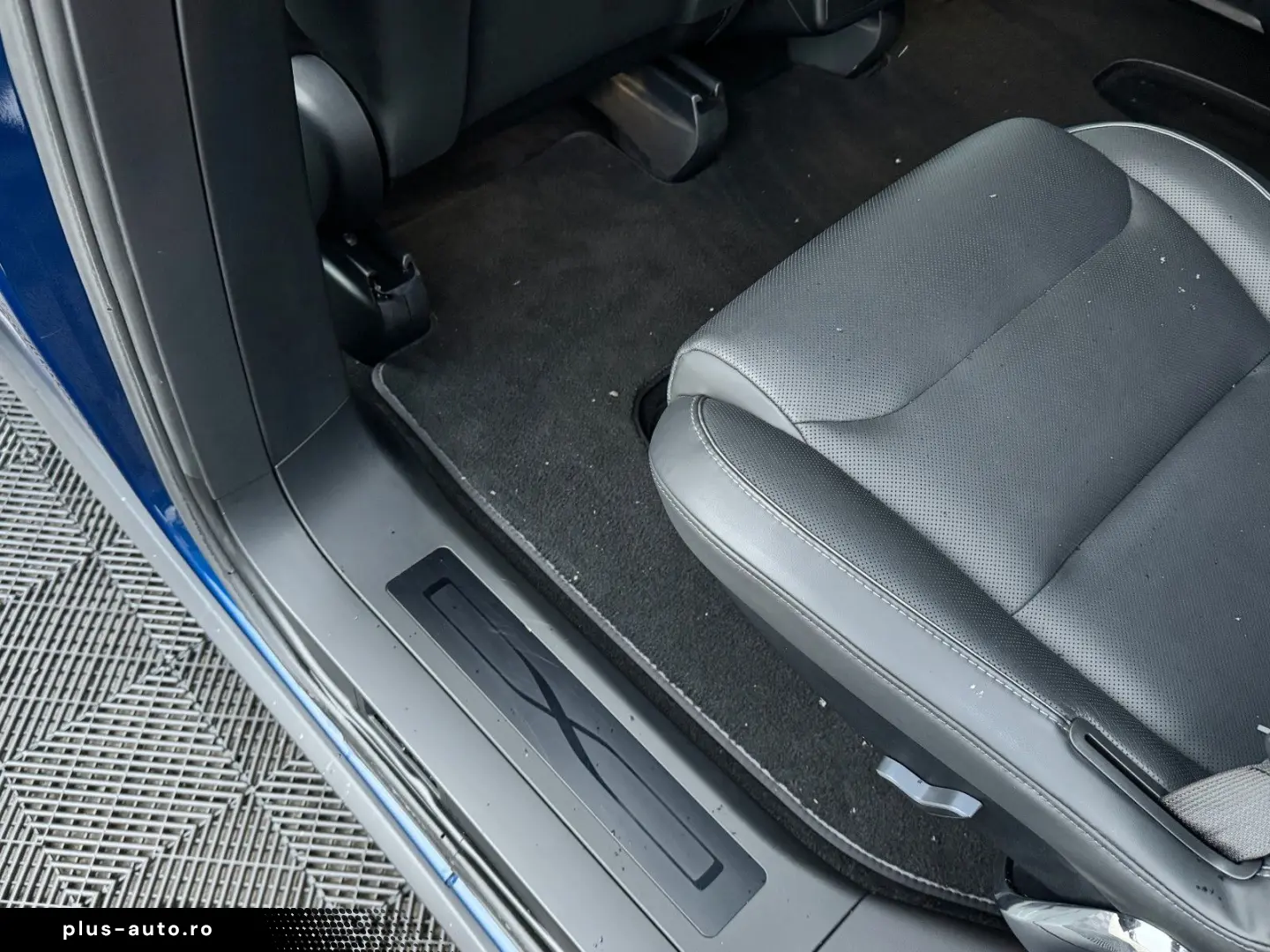 TESLA MODEL X PLAID   HARWARE 4   6SEAT   22