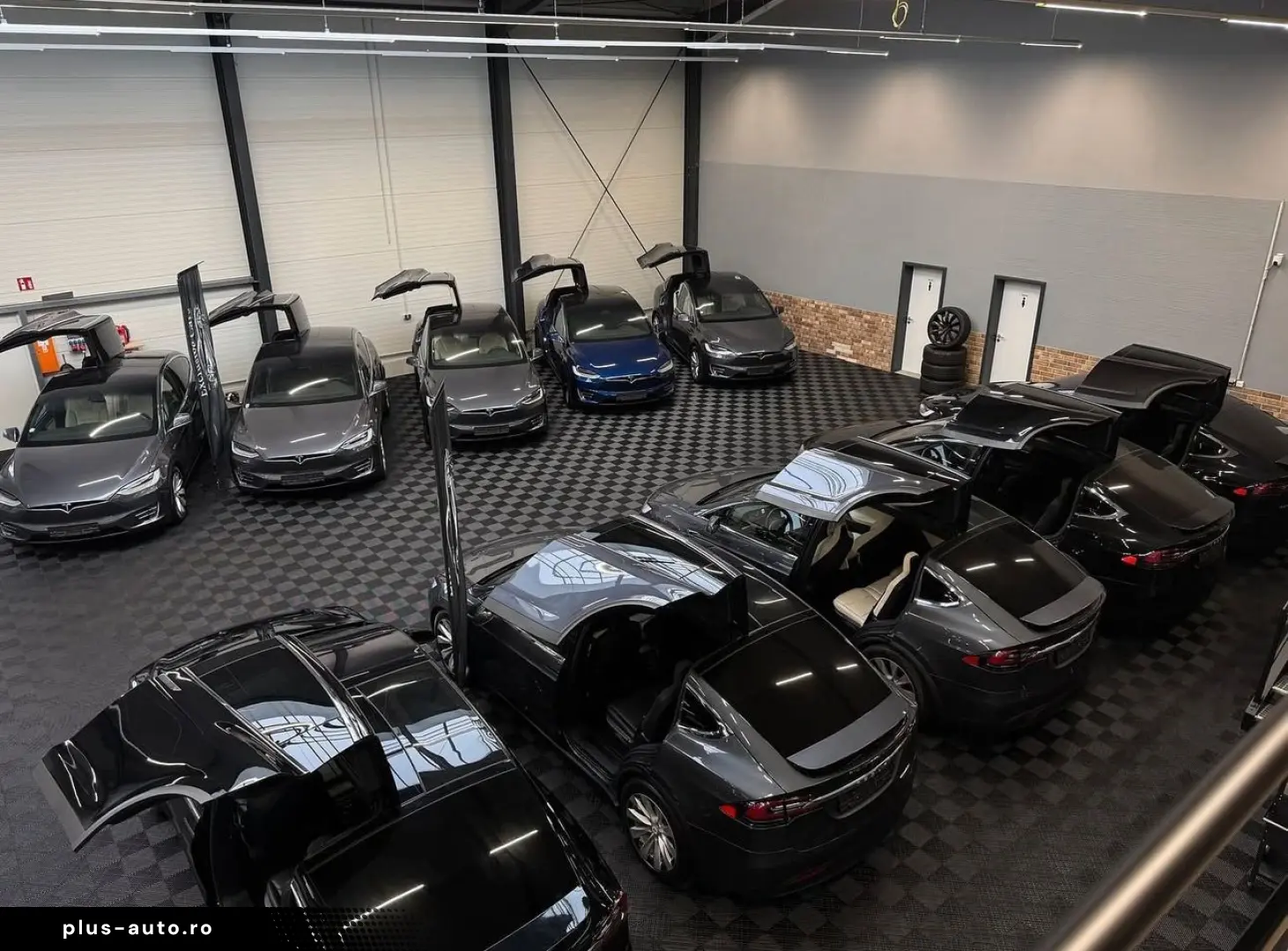 TESLA MODEL X PLAID   HARWARE 4   6SEAT   22