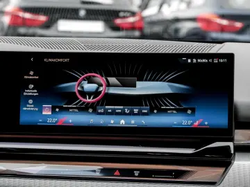 BMW 550e xDrive M SPORT B&W AHK PANO HuD DA PROF 360