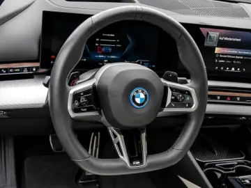 BMW 550e xDrive M SPORT B&W AHK PANO HuD DA PROF 360