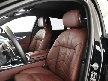 BMW i7 xDr60 MSp HUD ACC 360  Keyless B&W SkyLo