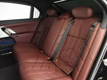 BMW i7 xDr60 MSp HUD ACC 360  Keyless B&W SkyLo