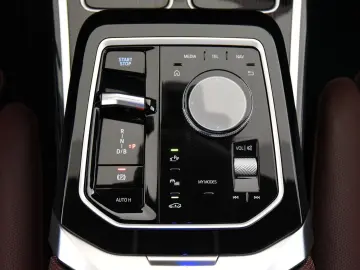 BMW i7 xDr60 MSp HUD ACC 360  Keyless B&W SkyLo