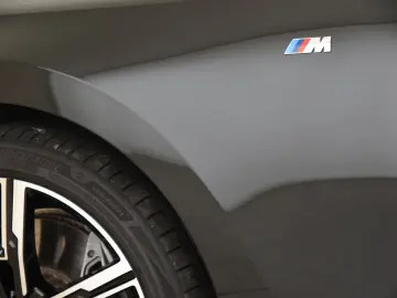 BMW i7 xDr60 MSp HUD ACC 360  Keyless B&W SkyLo