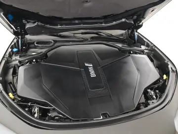 BMW i7 xDr60 MSp HUD ACC 360  Keyless B&W SkyLo