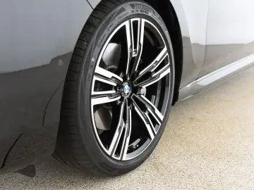 BMW i7 xDr60 MSp HUD ACC 360  Keyless B&W SkyLo