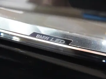 BMW i7 xDr60 MSp HUD ACC 360  Keyless B&W SkyLo