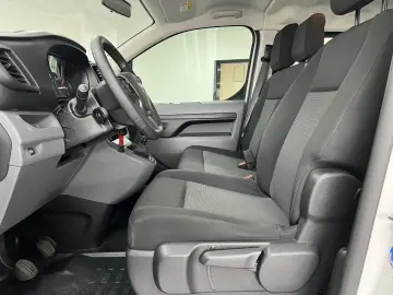 OPEL Vivaro Kombi M NAVI 180 KAM CARPL DAB TEMP 9Sitz