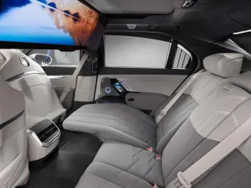 BMW i7 xDr60 ExecLounge SkyLounge TV Cashmere SoftClo