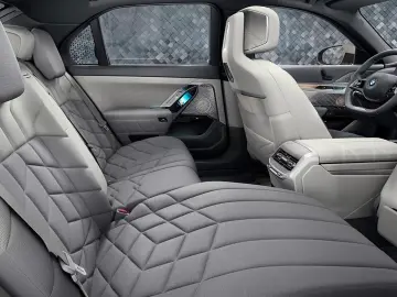 BMW i7 xDr60 ExecLounge SkyLounge TV Cashmere SoftClo