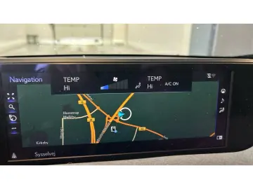 LEXUS UX 300e Luxury Line 360 Grad Kamera Mark Levinso