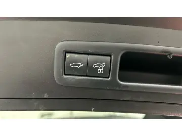 LEXUS UX 300e Luxury Line 360 Grad Kamera Mark Levinso