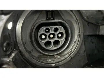 LEXUS UX 300e Luxury Line 360 Grad Kamera Mark Levinso