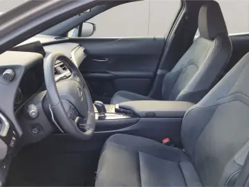 LEXUS UX 300e  KAMERA ACC GJ-RÄDER !!