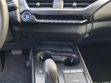 LEXUS UX 300e  KAMERA ACC GJ-RÄDER !!