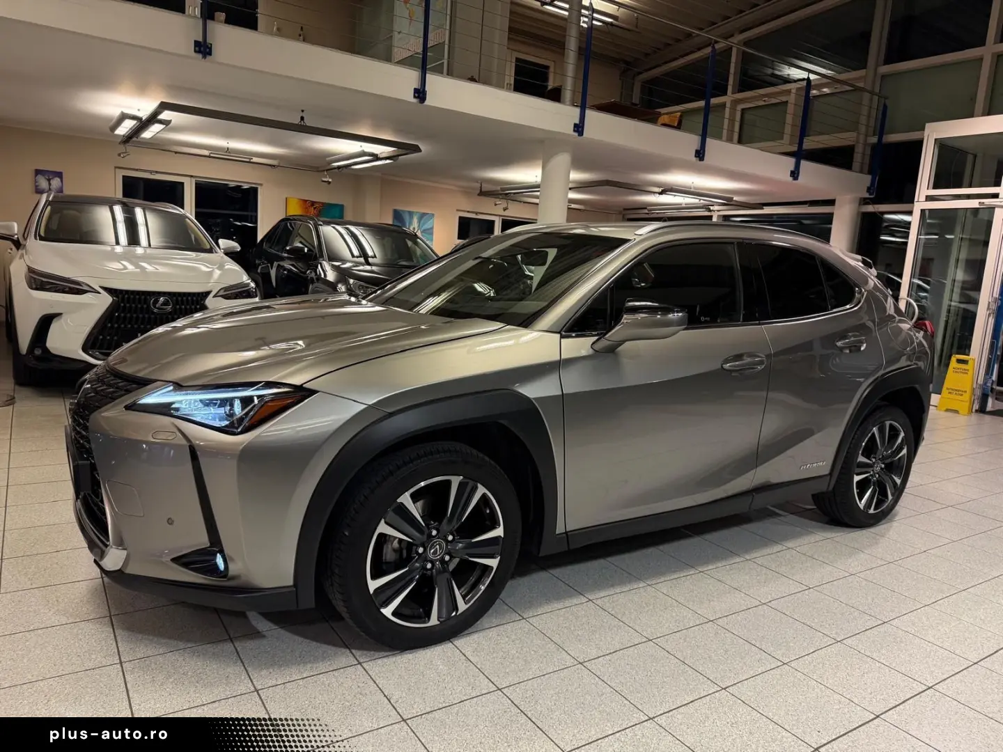 LEXUS UX 250 h STYLE - KAMERA-NAVIG.-18 ZOLL-20.990 -