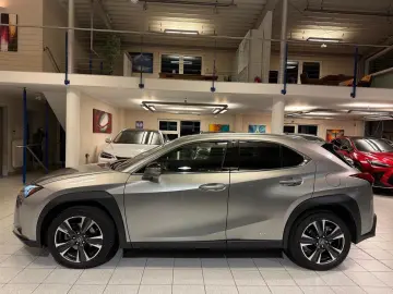 LEXUS UX 250 h STYLE - KAMERA-NAVIG.-18 ZOLL-20.990 -