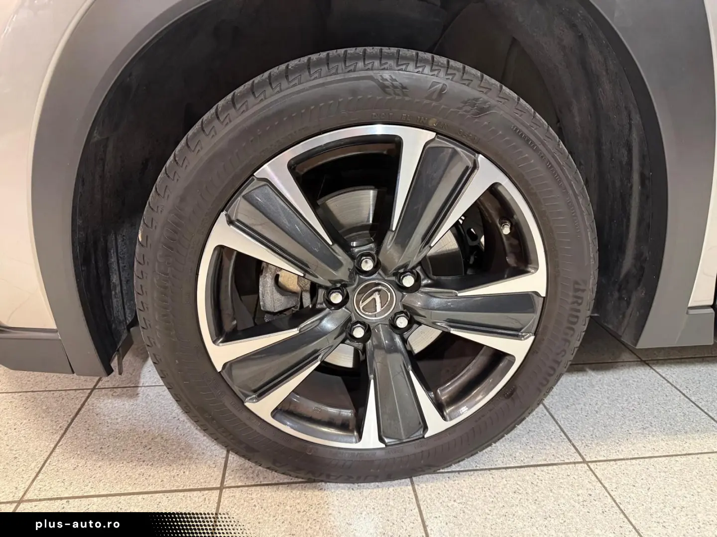 LEXUS UX 250 h STYLE - KAMERA-NAVIG.-18 ZOLL-20.990 -
