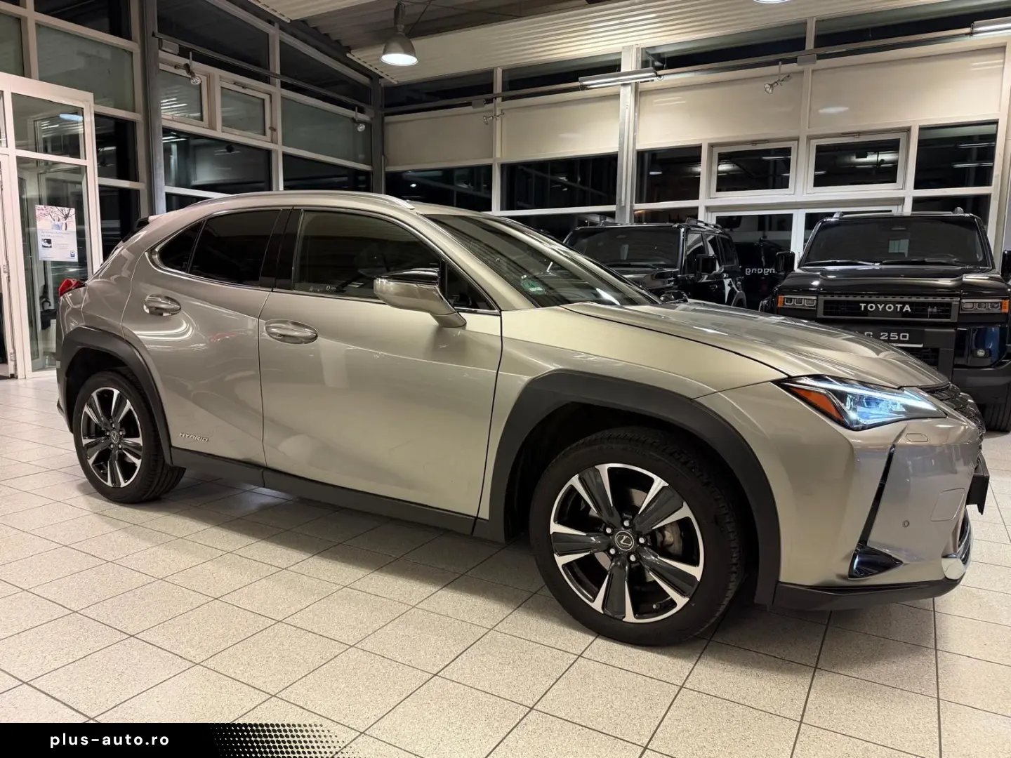 LEXUS UX 250 h STYLE - KAMERA-NAVIG.-18 ZOLL-20.990 -