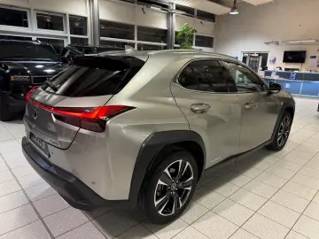 LEXUS UX 250 h STYLE - KAMERA-NAVIG.-18 ZOLL-20.990 -