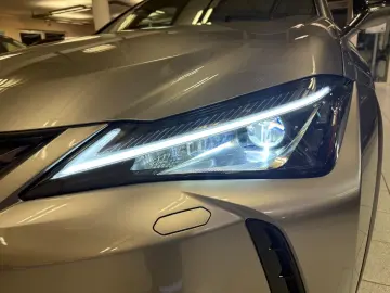 LEXUS UX 250 h STYLE - KAMERA-NAVIG.-18 ZOLL-20.990 -