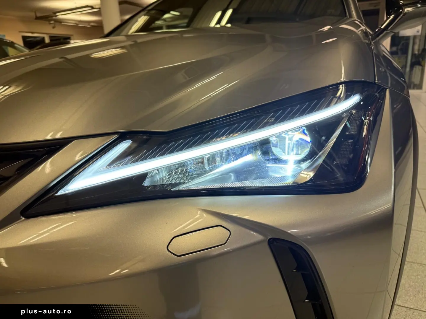 LEXUS UX 250 h STYLE - KAMERA-NAVIG.-18 ZOLL-20.990 -