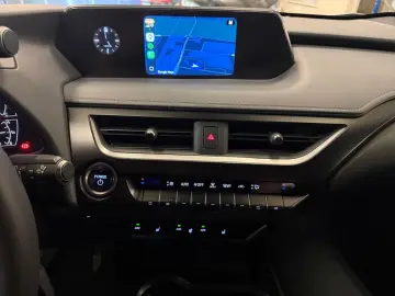 LEXUS UX 250 h STYLE - KAMERA-NAVIG.-18 ZOLL-20.990 -