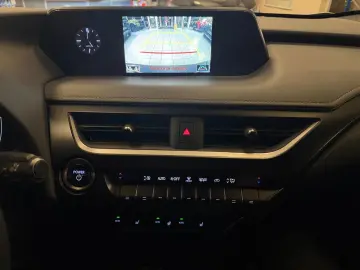 LEXUS UX 250 h STYLE - KAMERA-NAVIG.-18 ZOLL-20.990 -