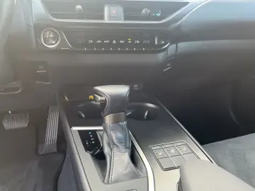 LEXUS UX 250 h LED TOP  KAMERA NAVI FACELIFT