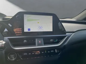 LEXUS UX 250 h LED TOP  KAMERA NAVI FACELIFT